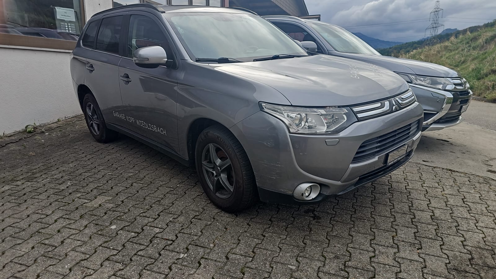 MITSUBISHI Outlander 2.2 DID Navigator Safety 4WD Automatic-image-1