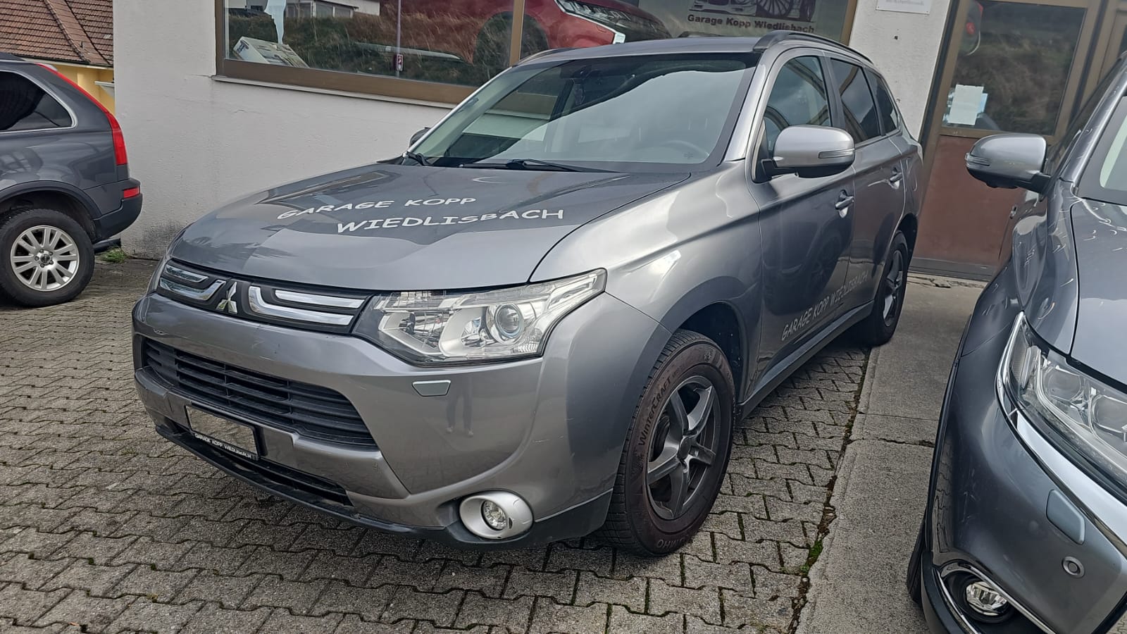 MITSUBISHI Outlander 2.2 DID Navigator Safety 4WD Automatic-image-0