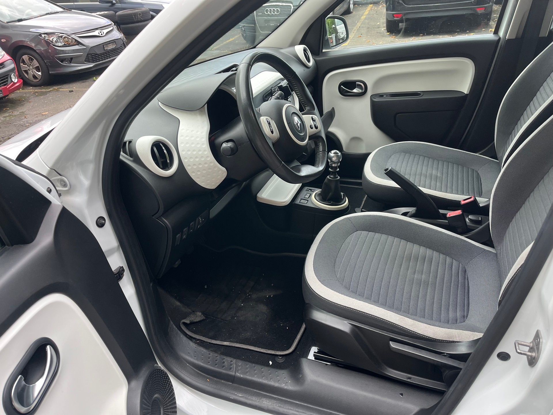 RENAULT Twingo 0.9 Intens-image-9