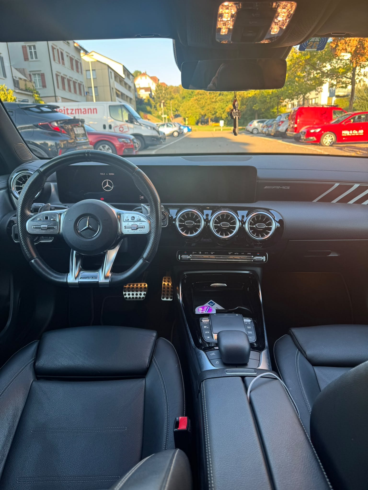 MERCEDES-BENZ A 35 AMG 4matic-image-3