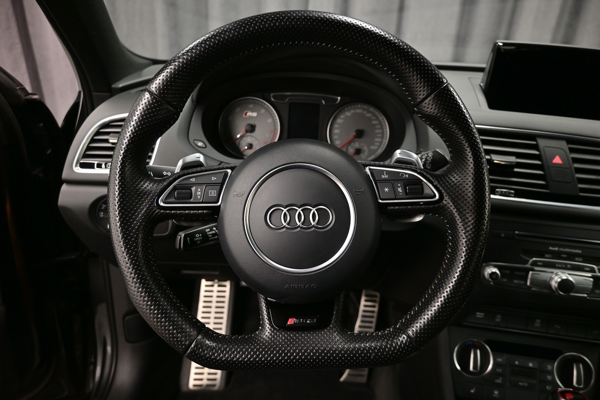 AUDI RS Q3 2.5 TFSI performance quattro S-tronic-image-8