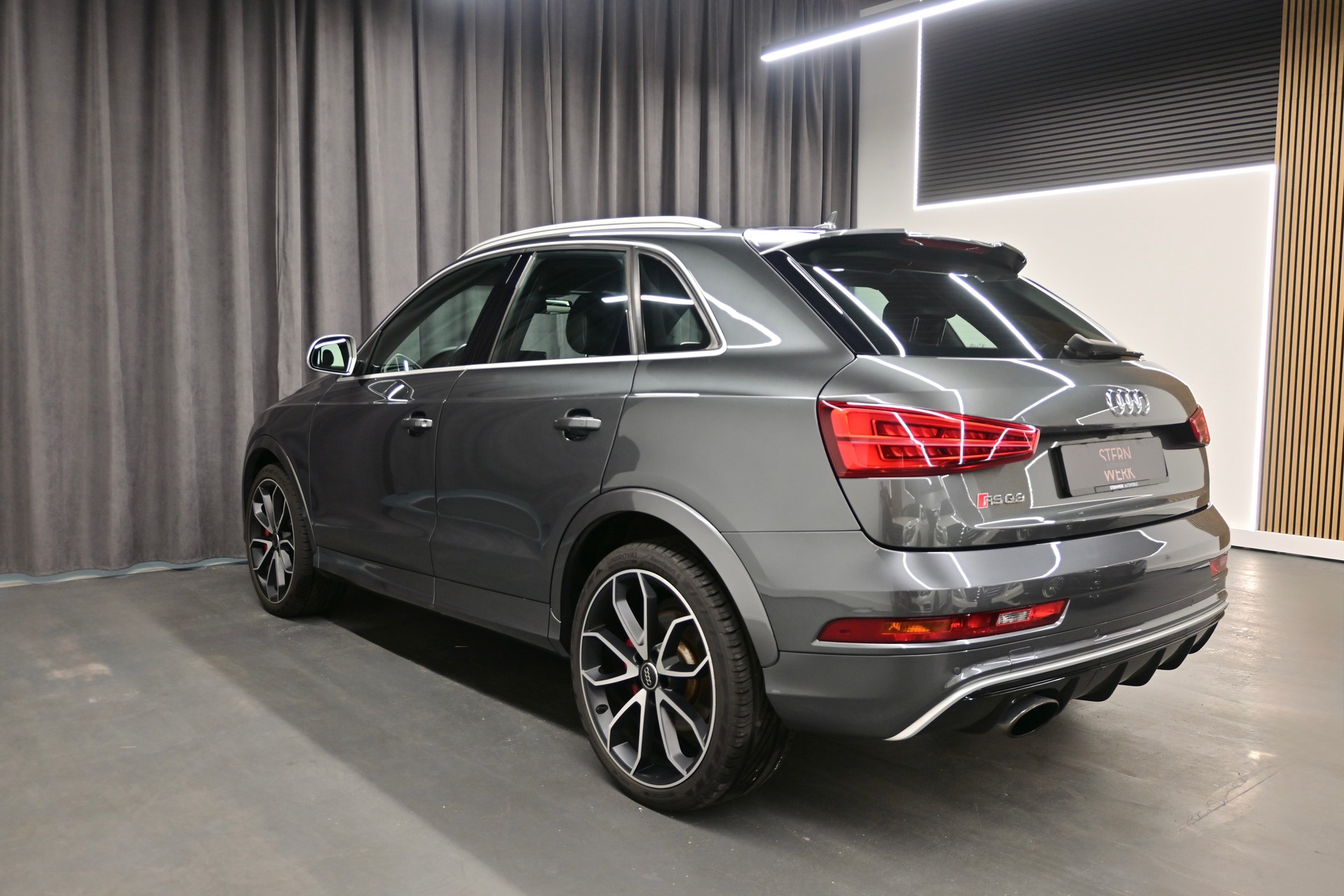 AUDI RS Q3 2.5 TFSI performance quattro S-tronic-image-4