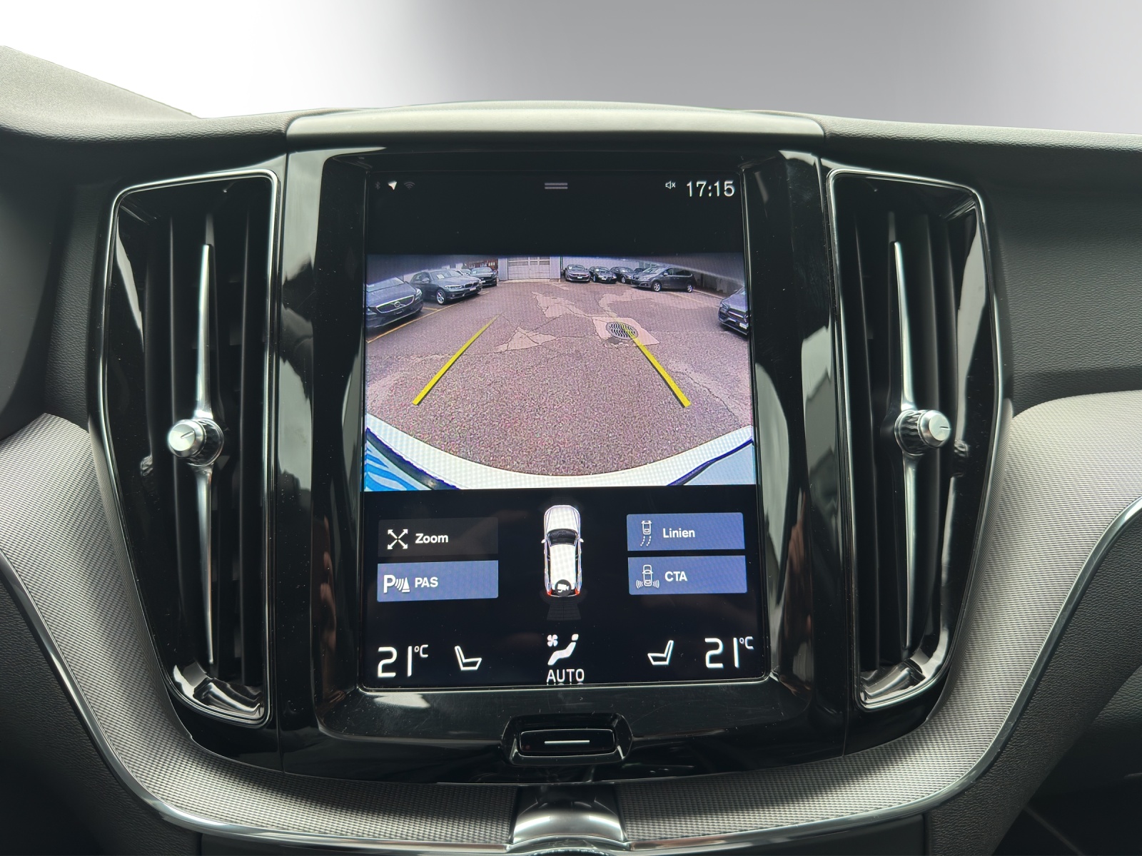 VOLVO XC60 T5 AWD R-Design Geartronic | Rückfahrkamera | LED | Sensus Navigation | Sportfahrwerk | 8-fach bereift-image-16
