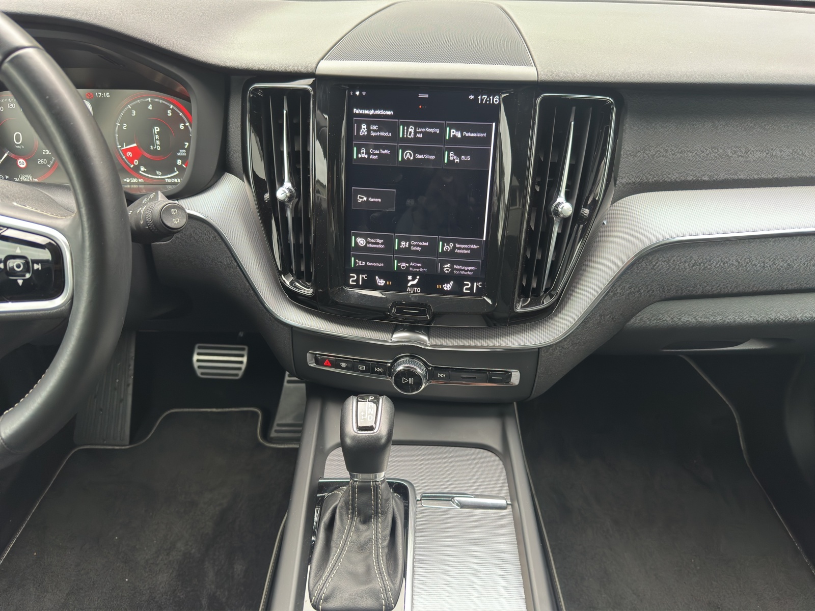 VOLVO XC60 T5 AWD R-Design Geartronic | Rückfahrkamera | LED | Sensus Navigation | Sportfahrwerk | 8-fach bereift-image-15