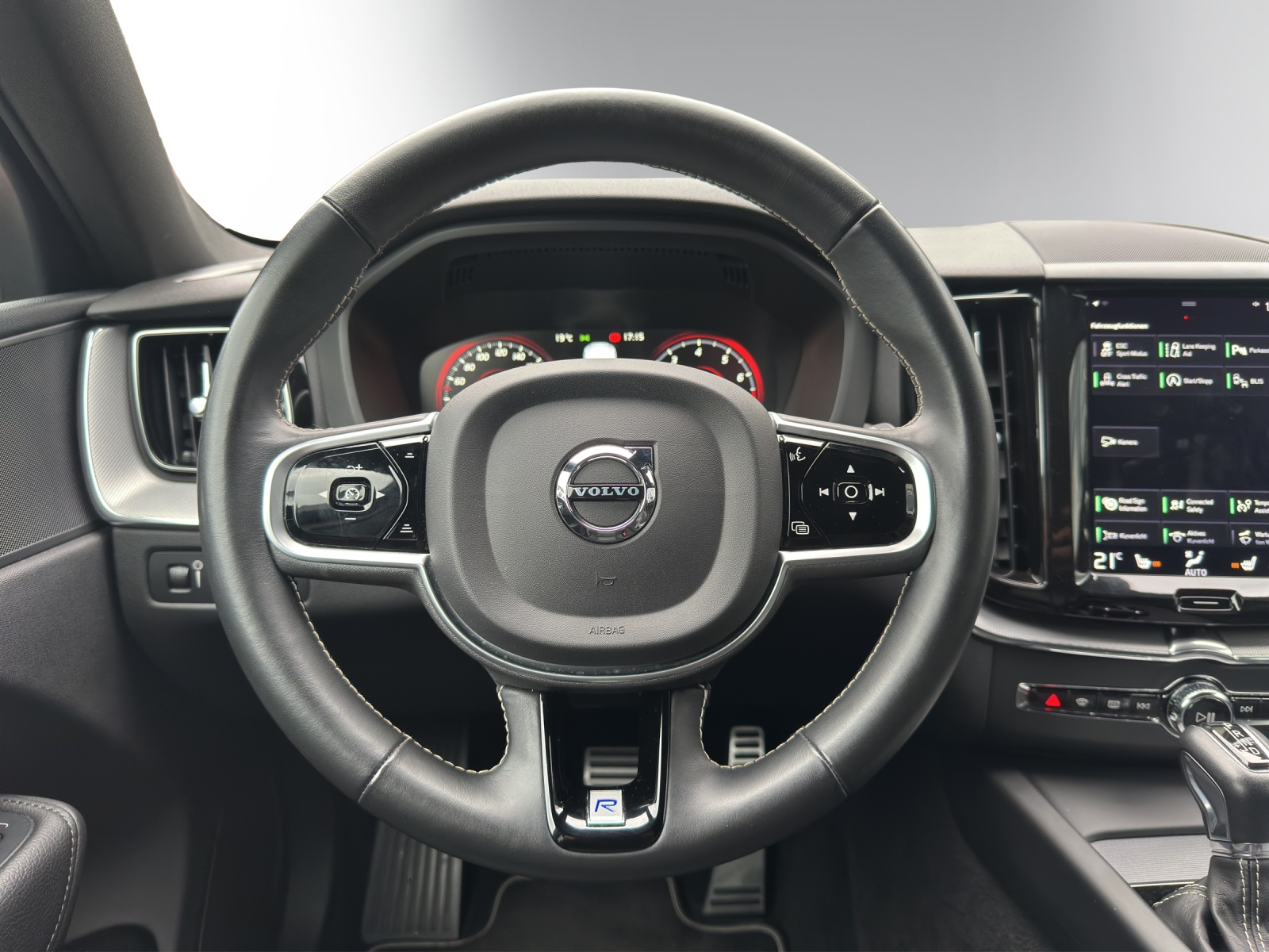 VOLVO XC60 T5 AWD R-Design Geartronic | Rückfahrkamera | LED | Sensus Navigation | Sportfahrwerk | 8-fach bereift-image-14