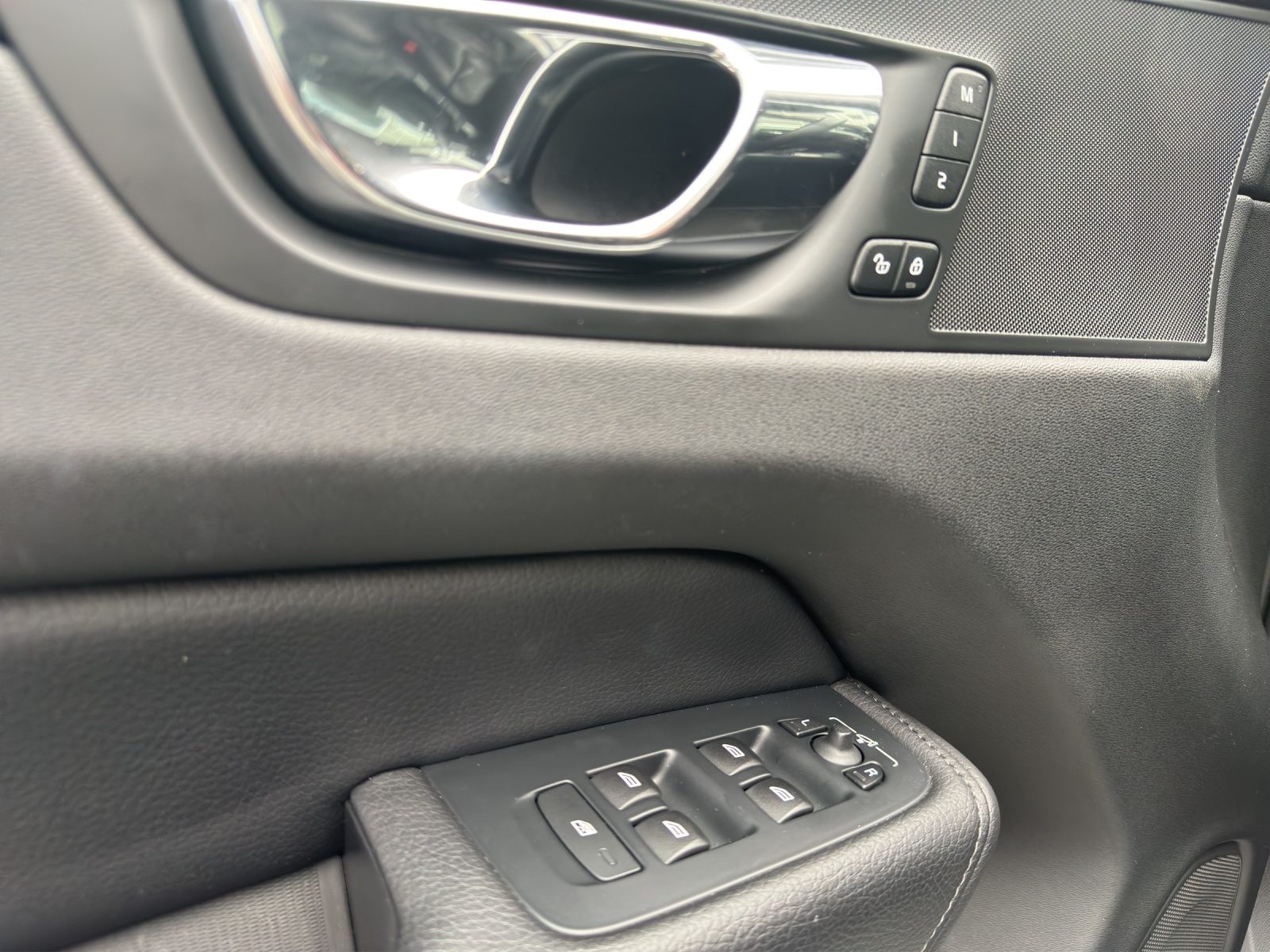 VOLVO XC60 T5 AWD R-Design Geartronic | Rückfahrkamera | LED | Sensus Navigation | Sportfahrwerk | 8-fach bereift-image-19
