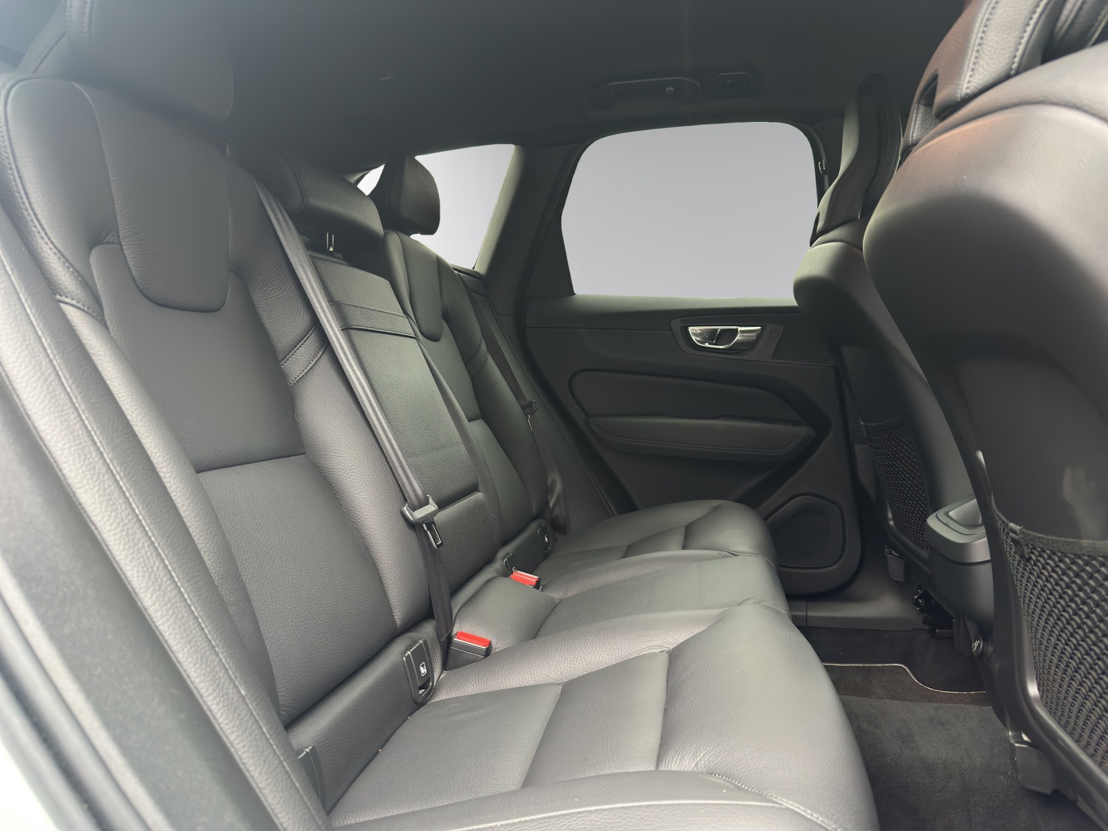 VOLVO XC60 T5 AWD R-Design Geartronic | Rückfahrkamera | LED | Sensus Navigation | Sportfahrwerk | 8-fach bereift-image-12