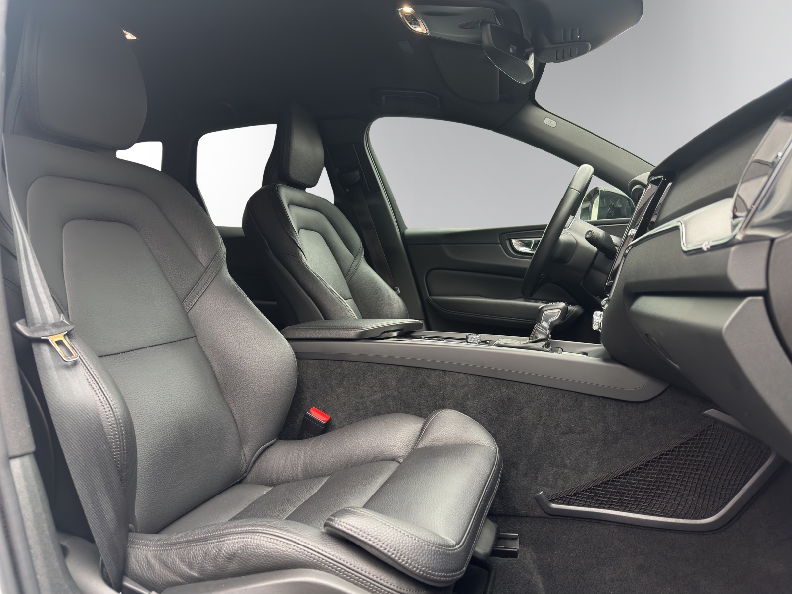 VOLVO XC60 T5 AWD R-Design Geartronic | Rückfahrkamera | LED | Sensus Navigation | Sportfahrwerk | 8-fach bereift-image-10