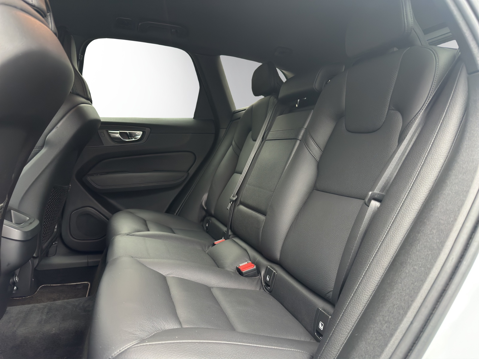 VOLVO XC60 T5 AWD R-Design Geartronic | Rückfahrkamera | LED | Sensus Navigation | Sportfahrwerk | 8-fach bereift-image-11