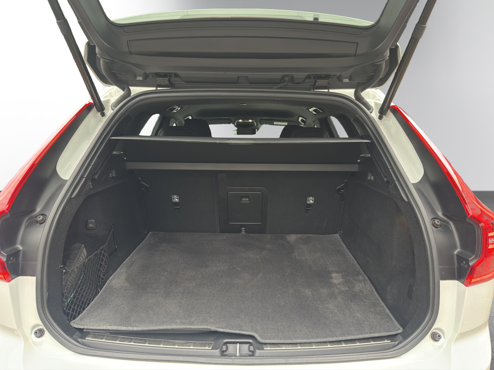 VOLVO XC60 T5 AWD R-Design Geartronic | Rückfahrkamera | LED | Sensus Navigation | Sportfahrwerk | 8-fach bereift-image-20