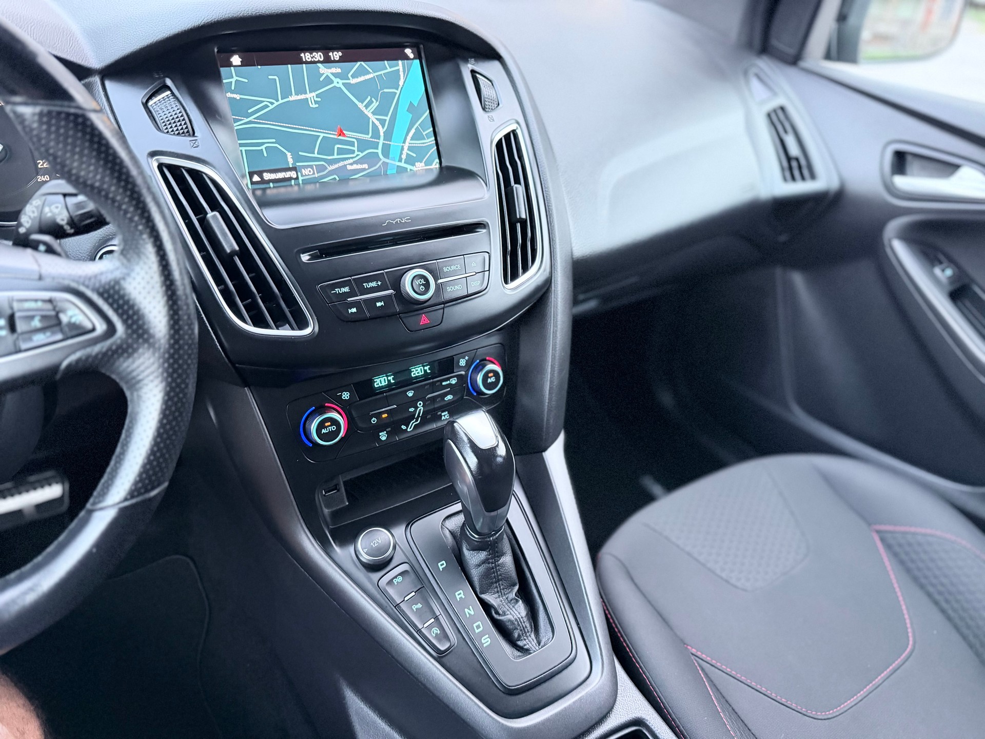 FORD Focus 1.0 SCTi ST Line Automatic-image-7