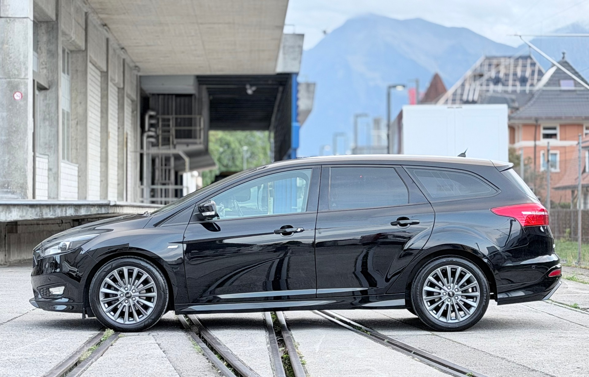 FORD Focus 1.0 SCTi ST Line Automatic-image-1