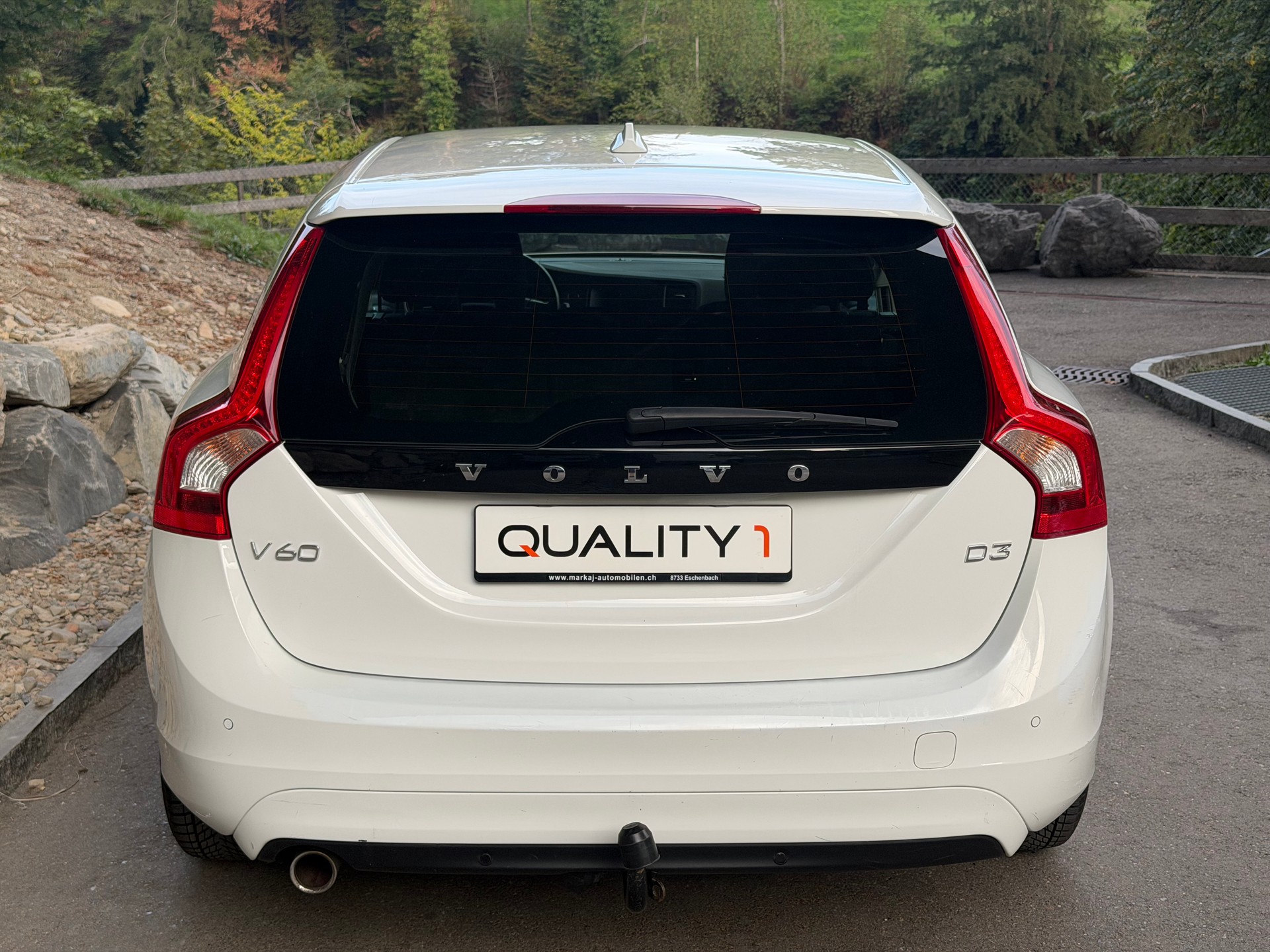 VOLVO V60 D3 Momentum Geartronic-image-4