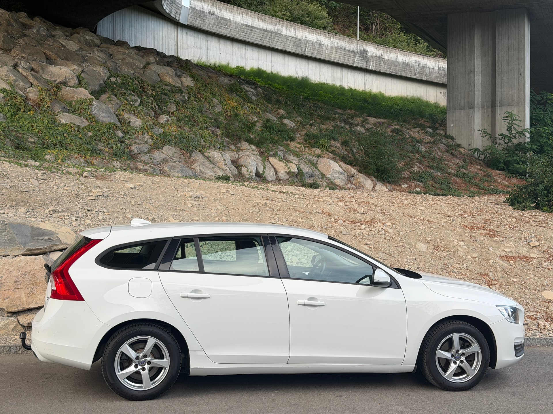 VOLVO V60 D3 Momentum Geartronic-image-5