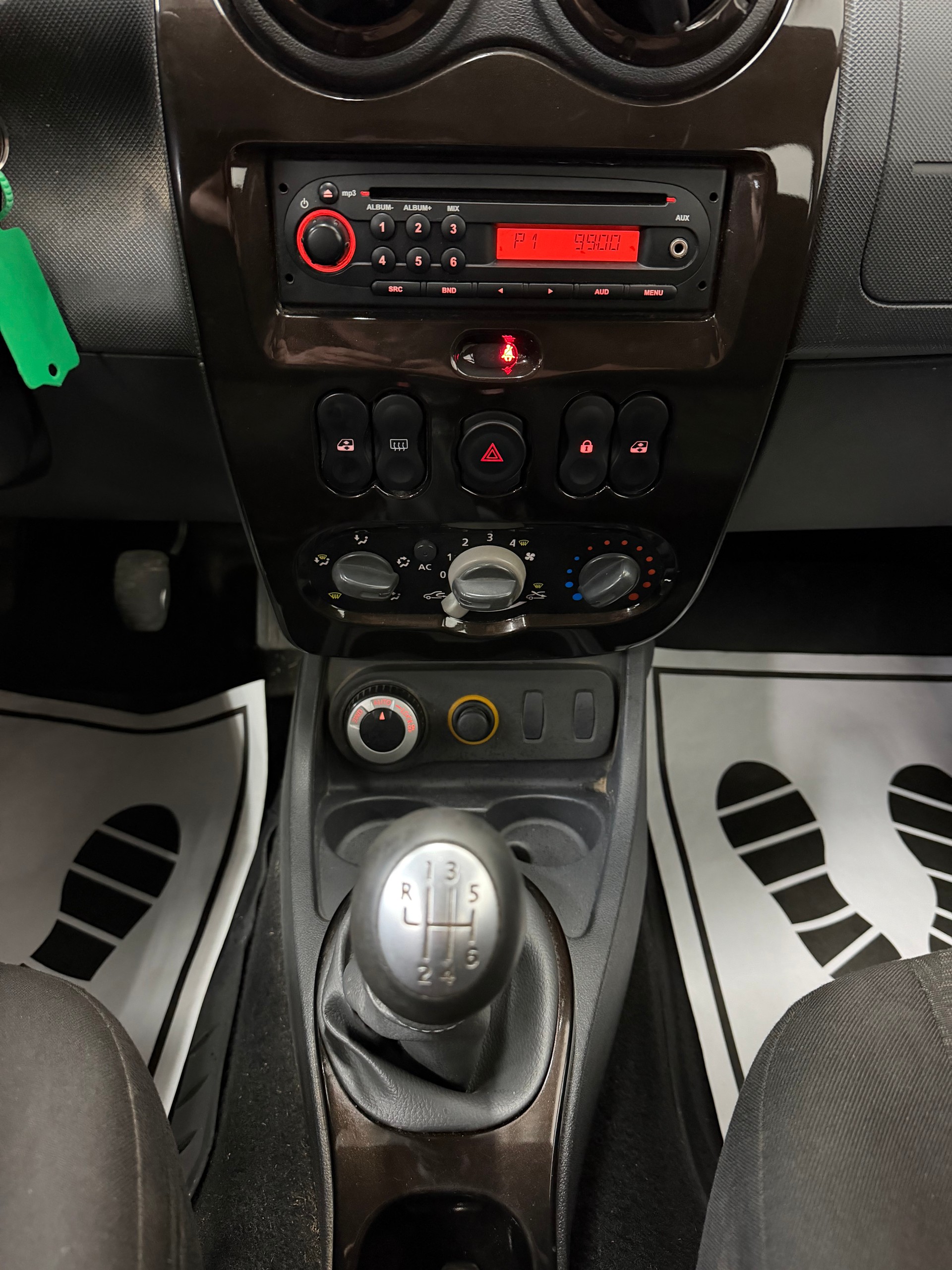 DACIA Duster 1.6 Ambiance 4x4 //NEU AB MFK!-image-13