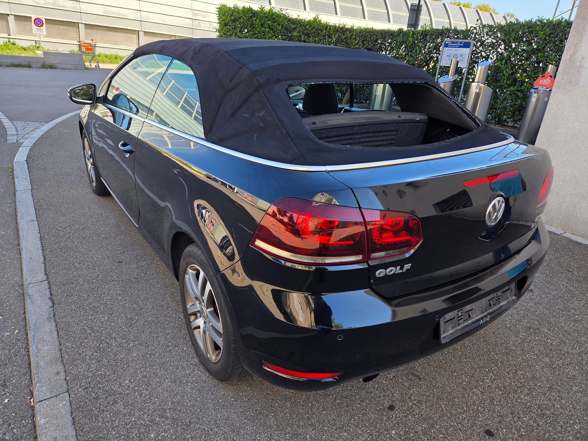 VW Golf Cabrio 1.2 TSI BlueMotion Technology-image-2