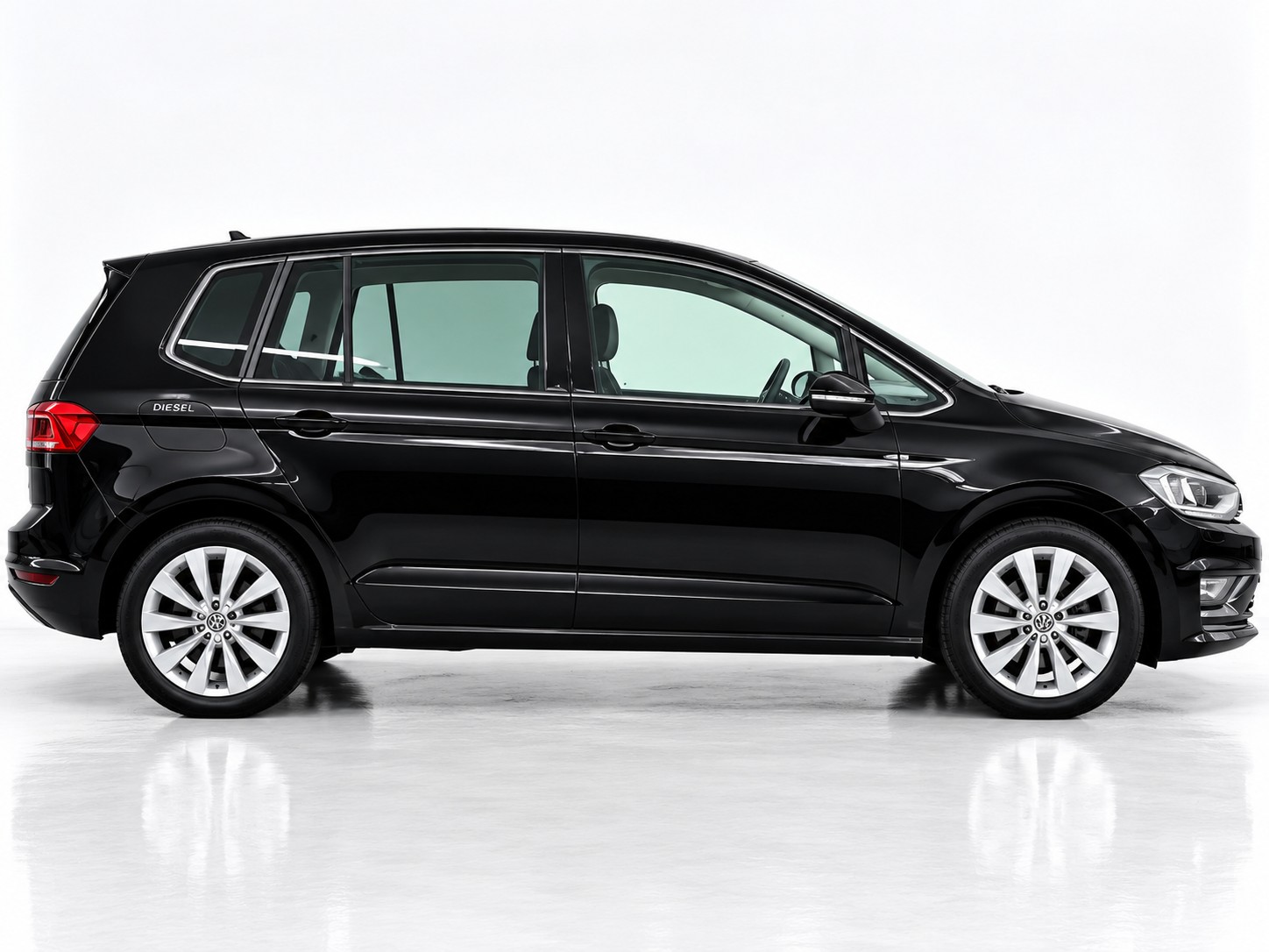 VW SPORTSVAN 1.6 TDI-image-9