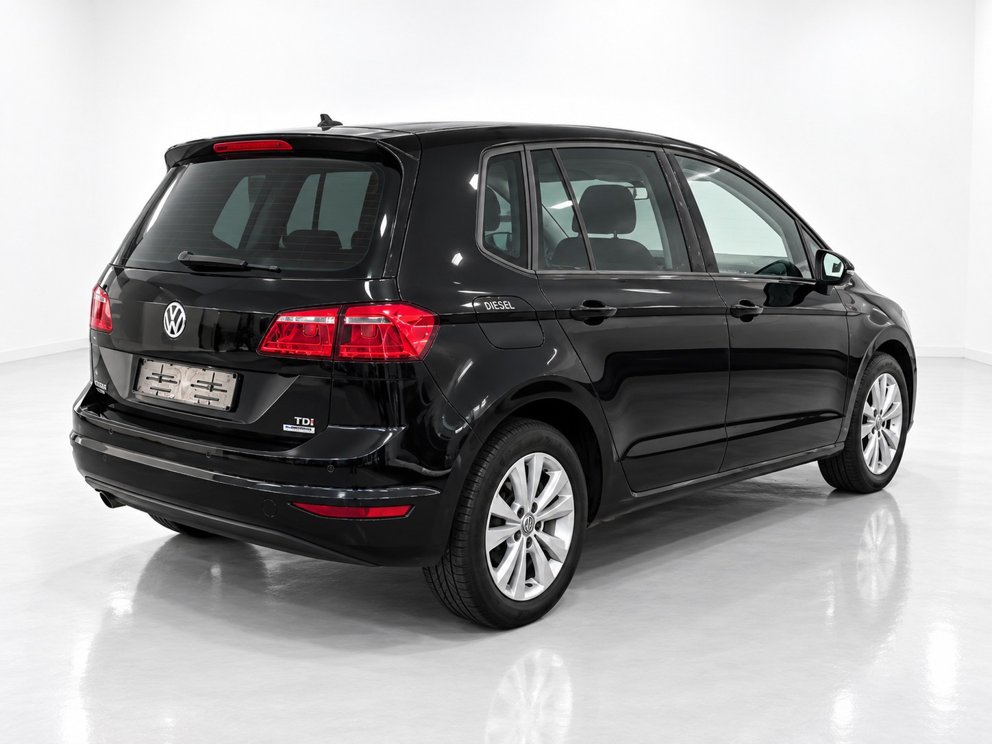 VW SPORTSVAN 1.6 TDI-image-8