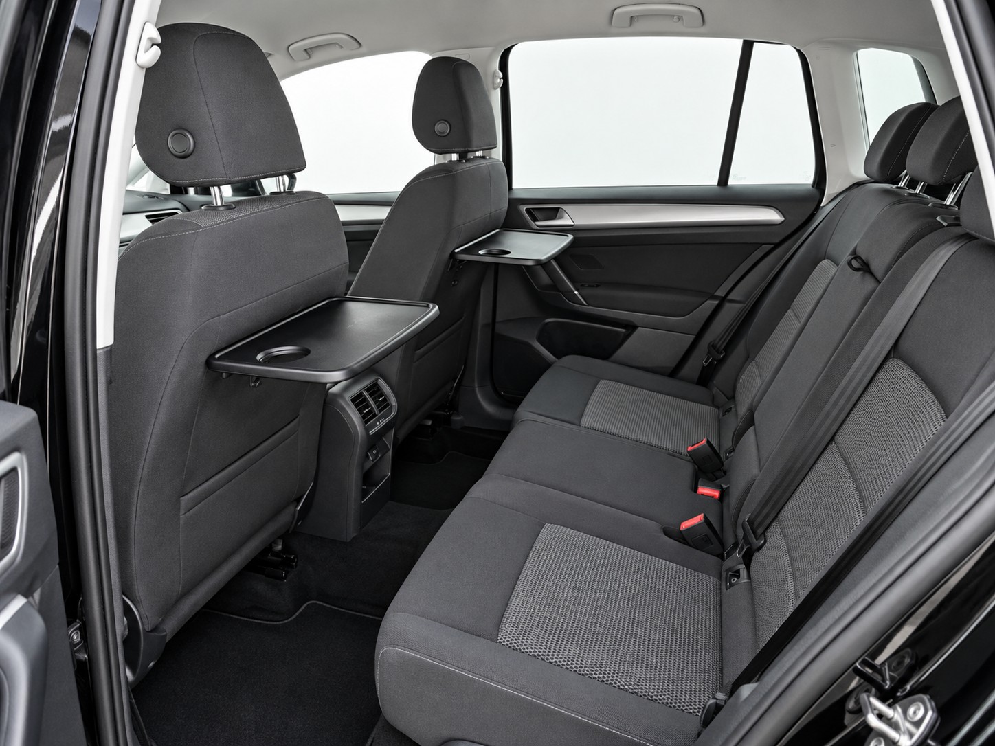 VW SPORTSVAN 1.6 TDI-image-4