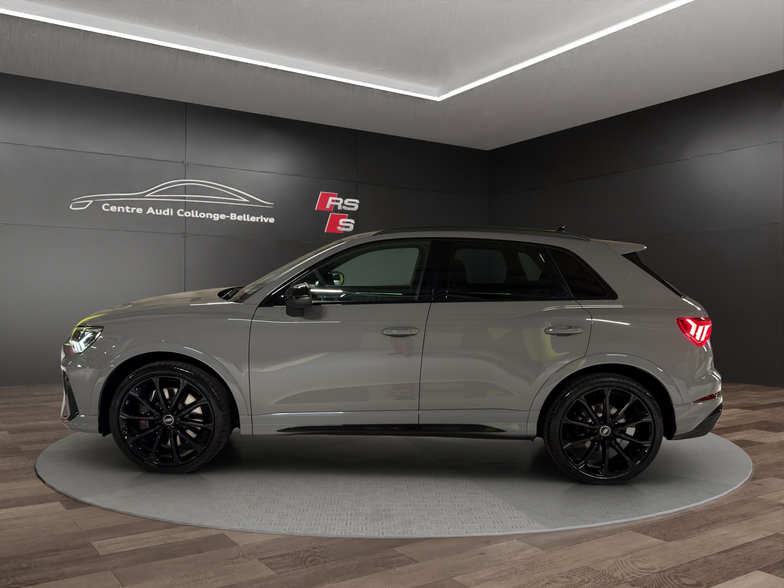 AUDI RS Q3 2.5 TFSI quattro S tronic-image-2