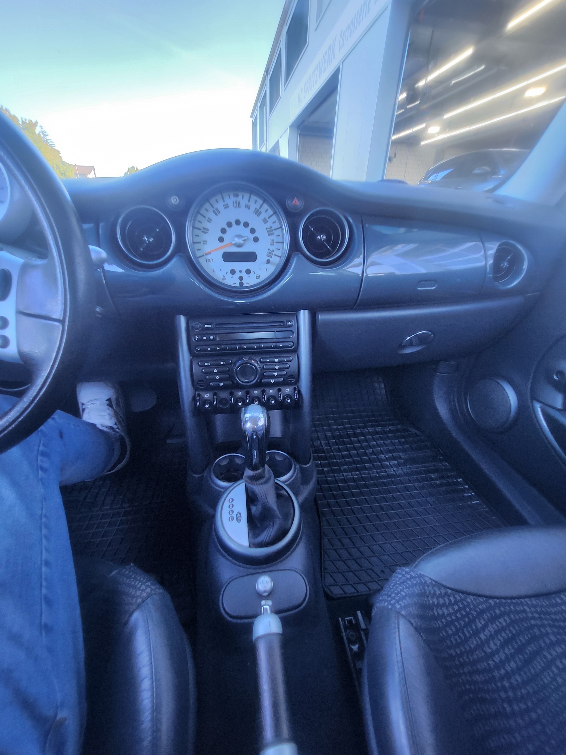 MINI Cooper-image-12
