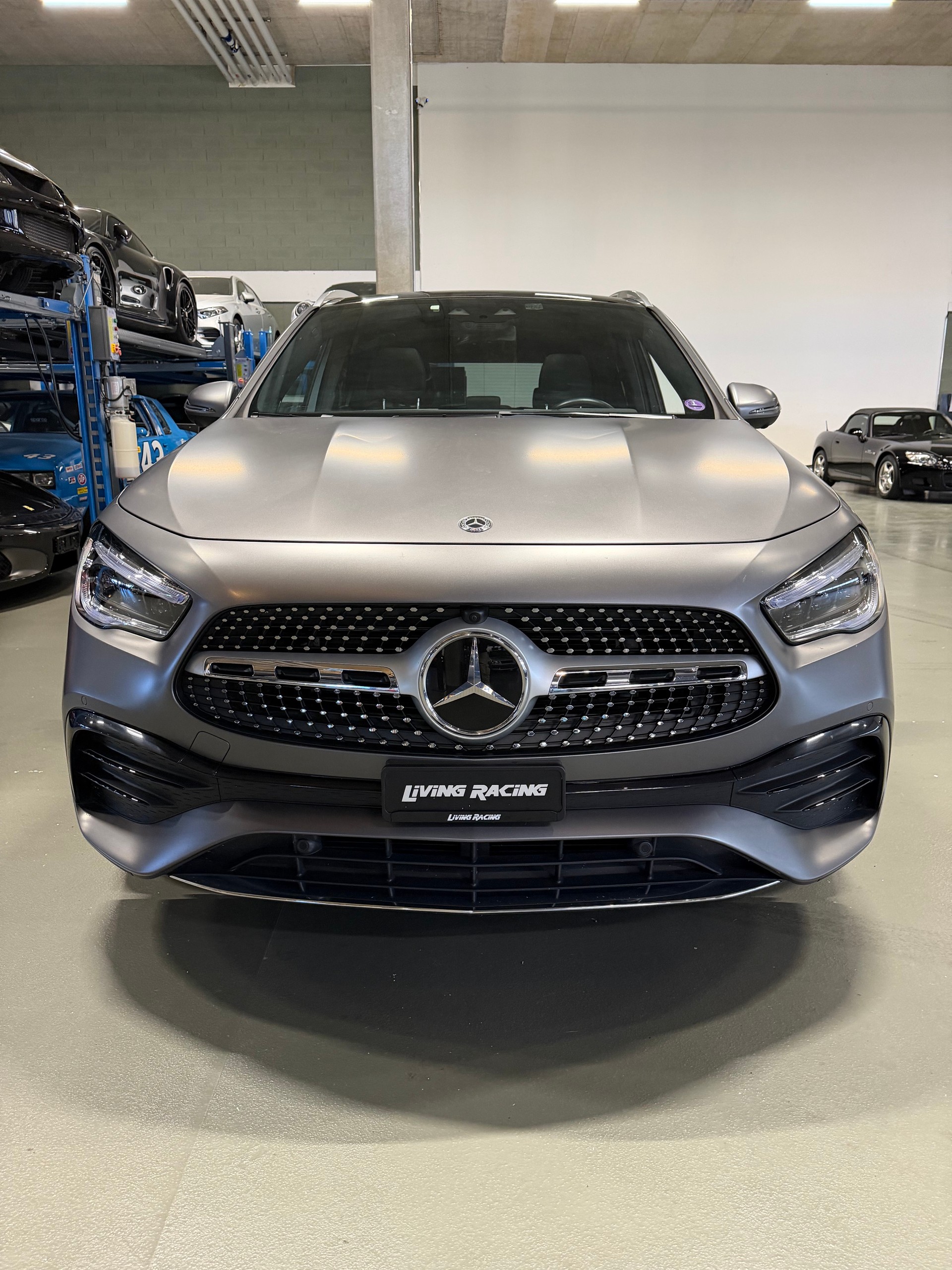 MERCEDES-BENZ GLA 200 AMG Line 7G-DCT *CH VHC*-image-4