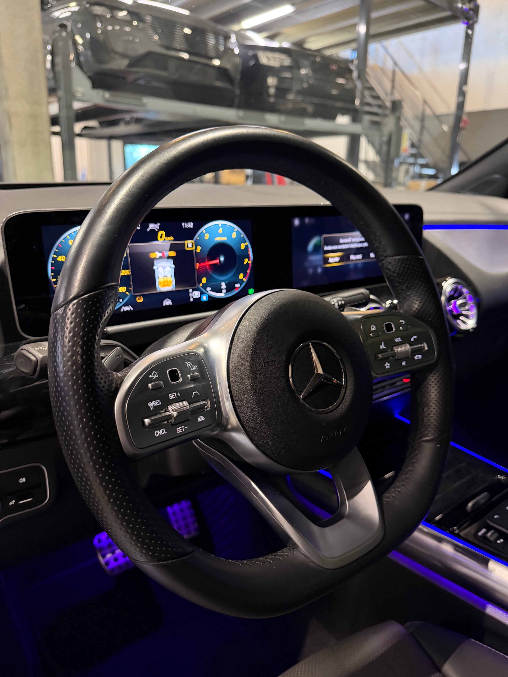 MERCEDES-BENZ GLA 200 AMG Line 7G-DCT *CH VHC*-image-6