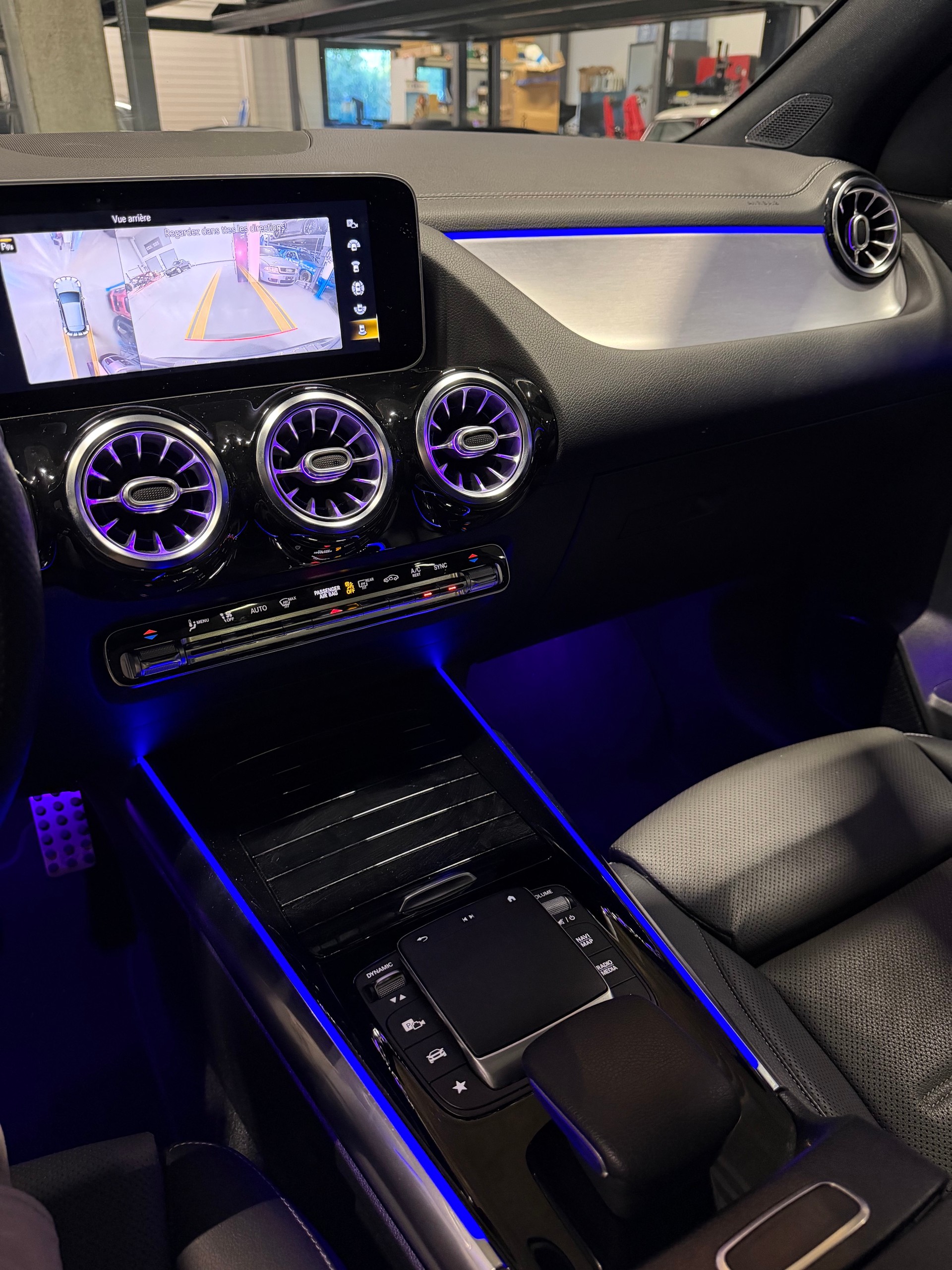 MERCEDES-BENZ GLA 200 AMG Line 7G-DCT *CH VHC*-image-9