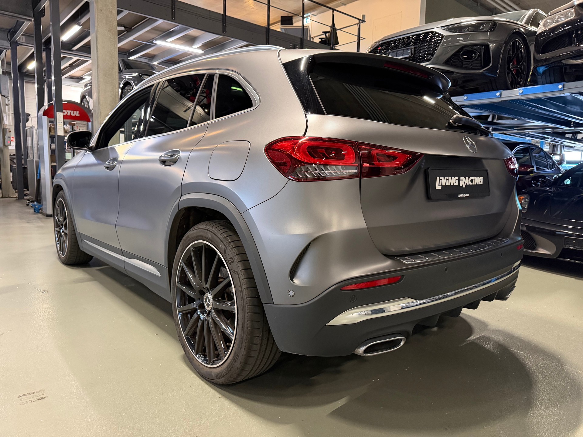 MERCEDES-BENZ GLA 200 AMG Line 7G-DCT *CH VHC*-image-2