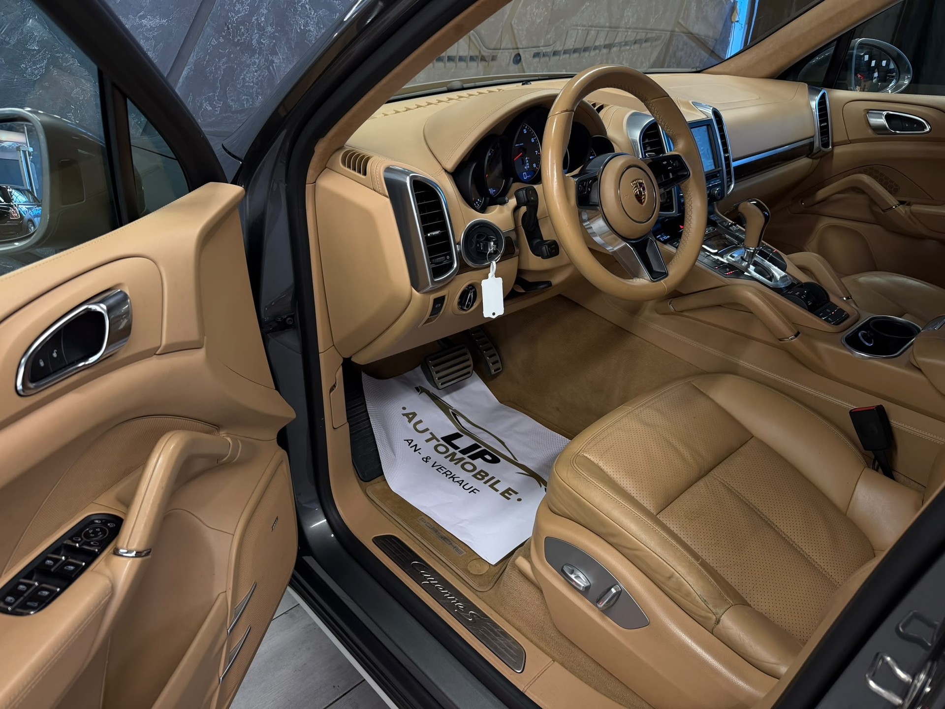 PORSCHE Cayenne S-image-9