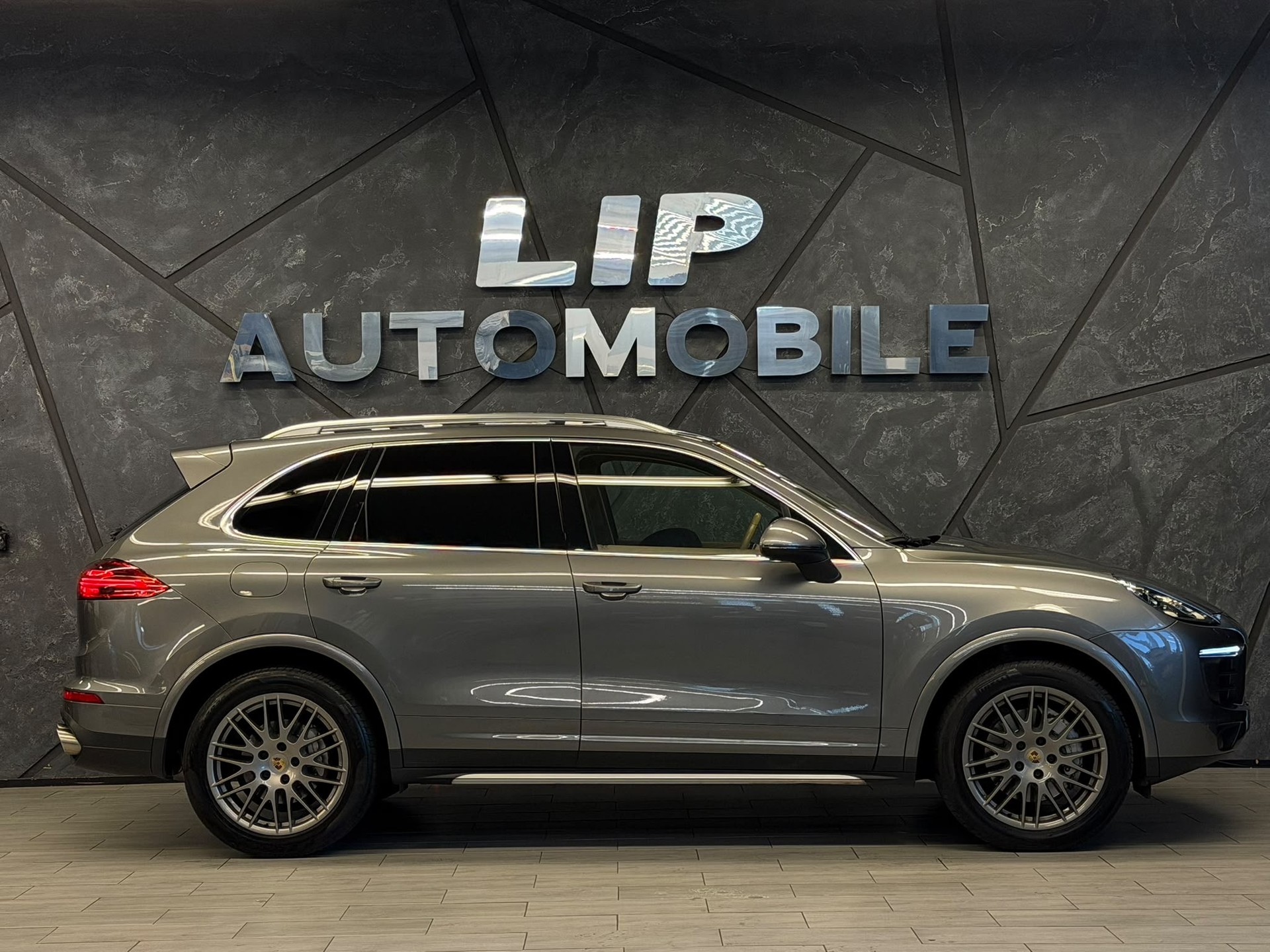 PORSCHE Cayenne S-image-3