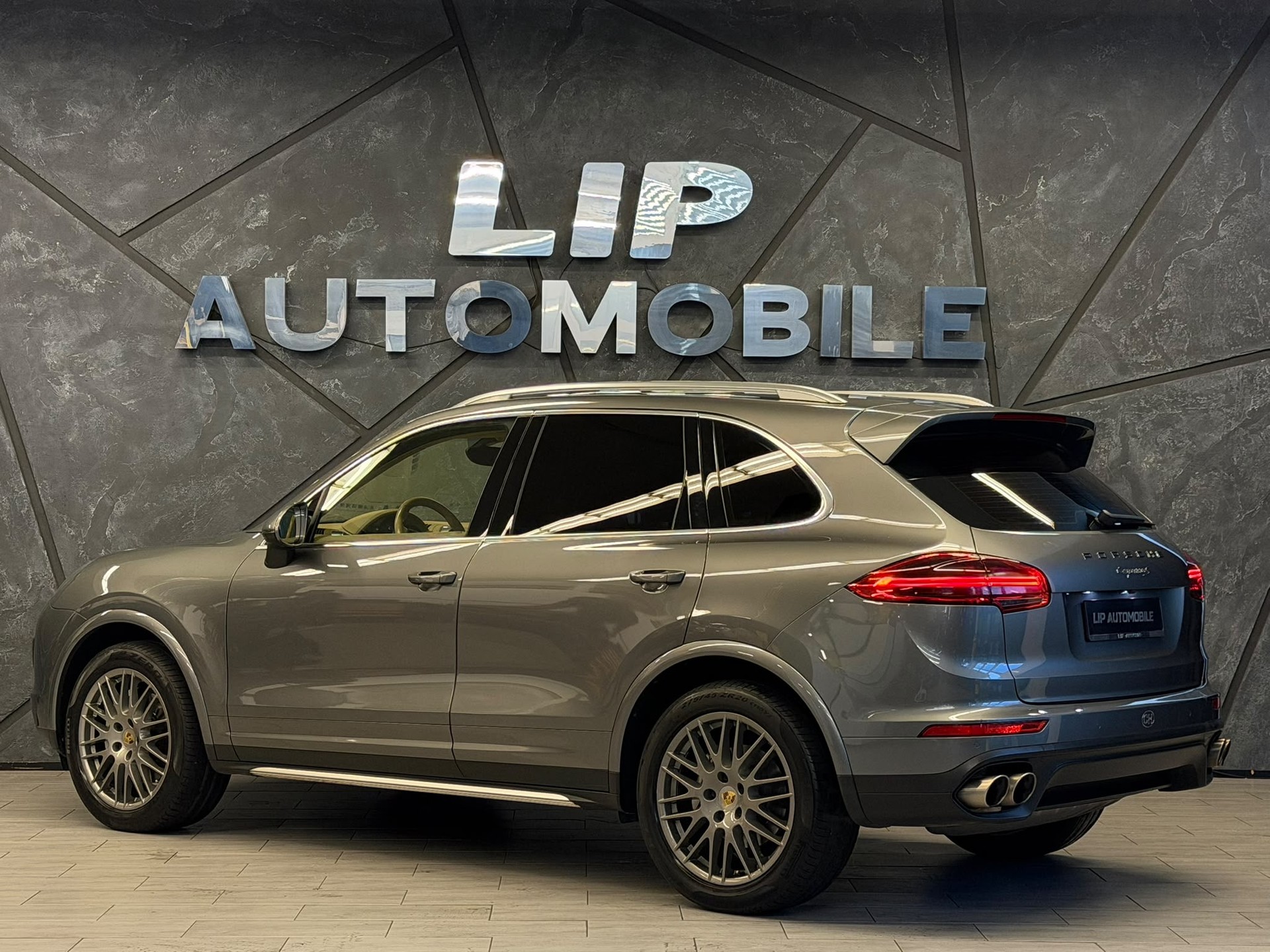 PORSCHE Cayenne S-image-7