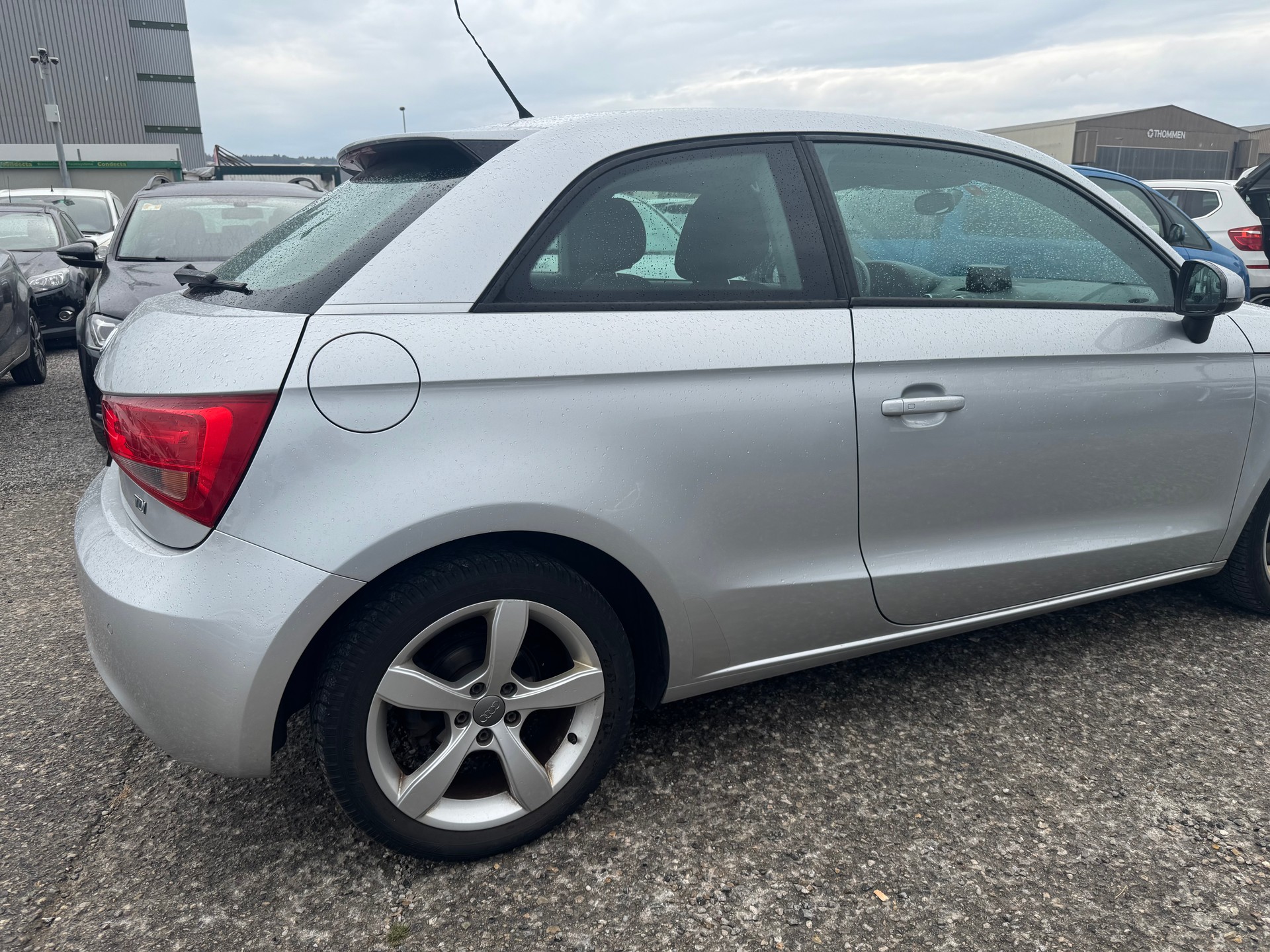 AUDI A1 1.6 TDI Attraction-image-4