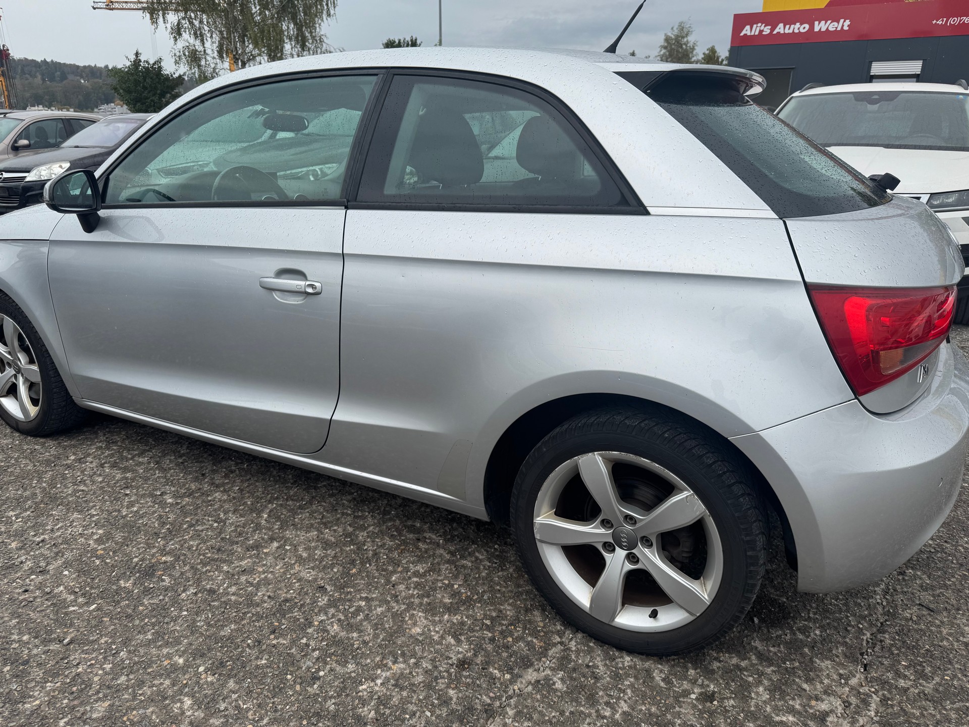 AUDI A1 1.6 TDI Attraction-image-3