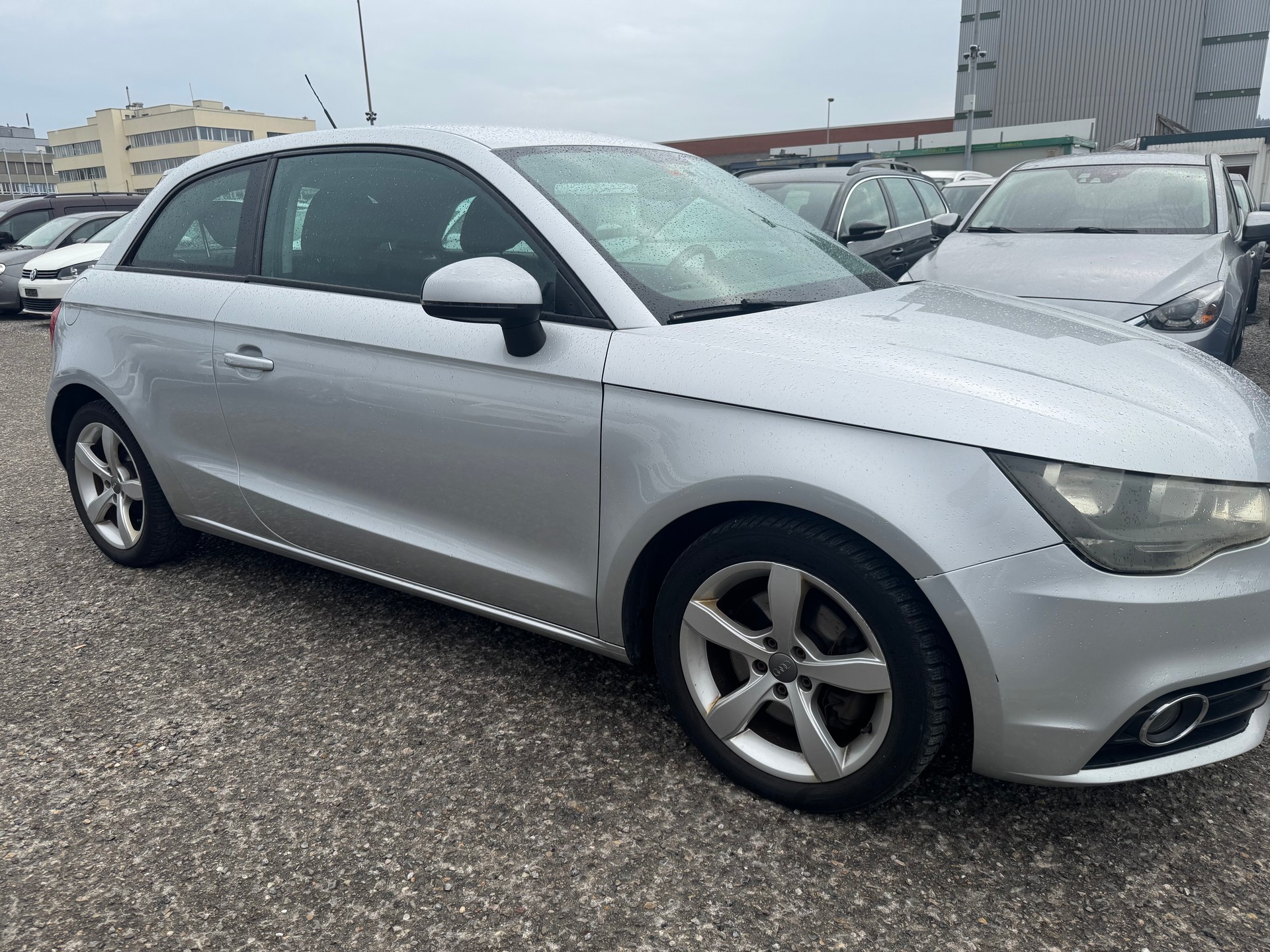 AUDI A1 1.6 TDI Attraction-image-2