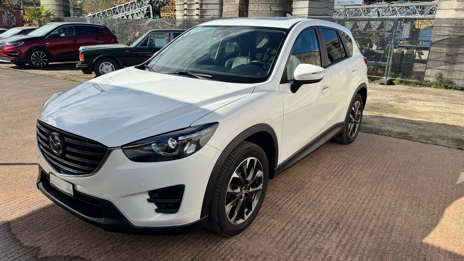 MAZDA CX-5 2.5 Revolution AWD Skyactive-G Automatic-showroom-element-3