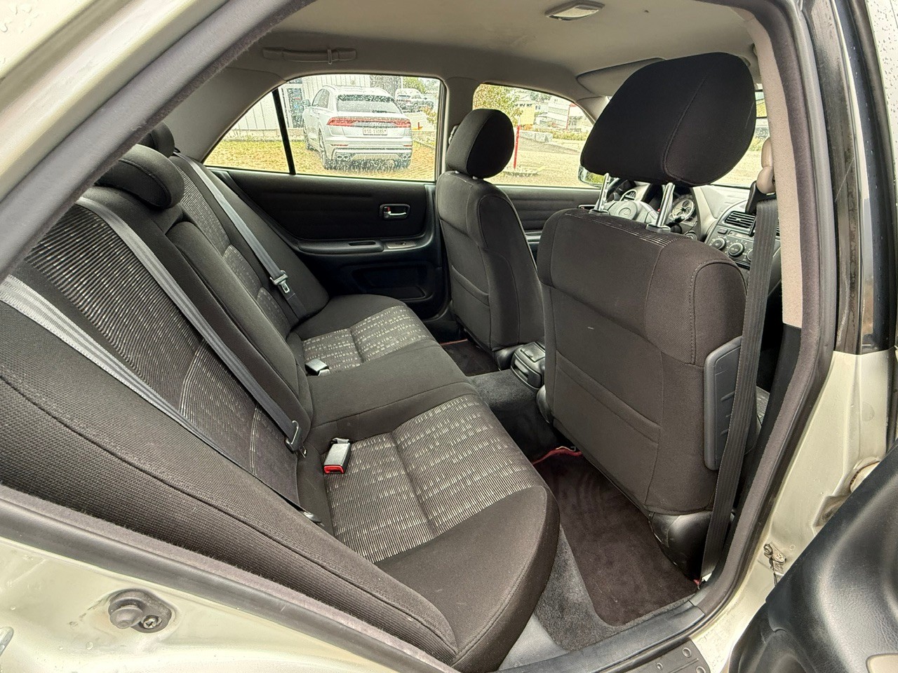 LEXUS IS 200-image-9