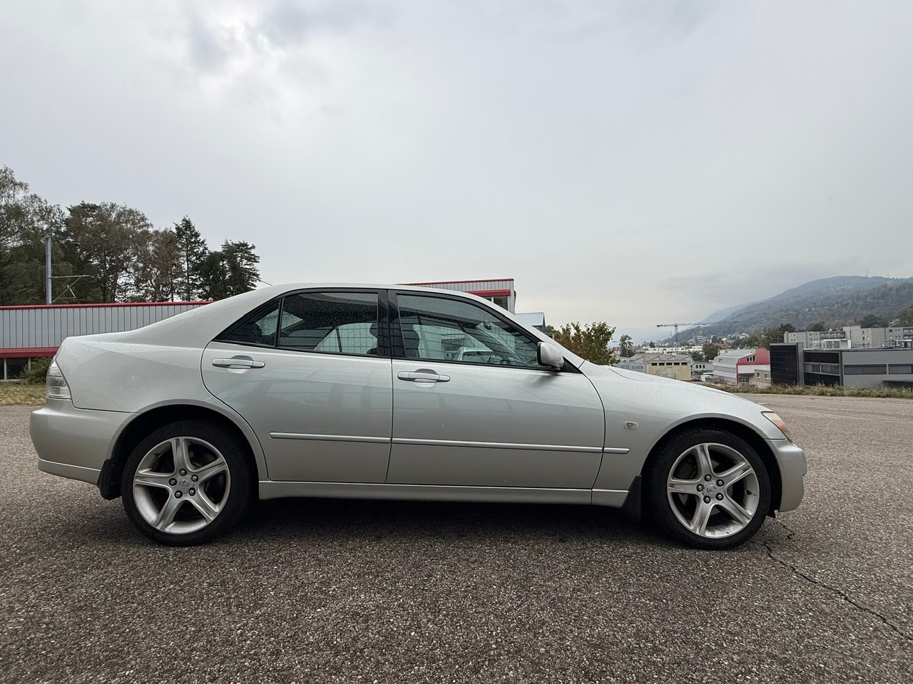 LEXUS IS 200-image-7