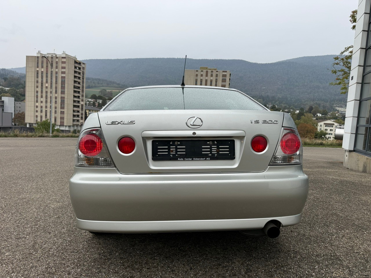LEXUS IS 200-image-5