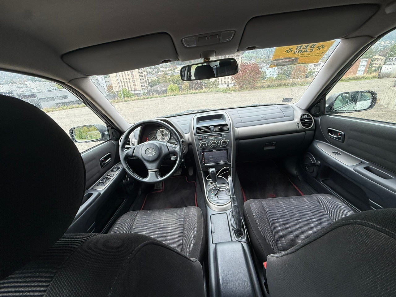LEXUS IS 200-image-10