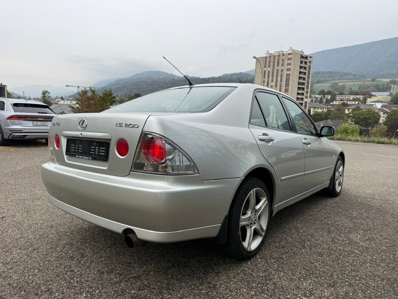 LEXUS IS 200-image-6