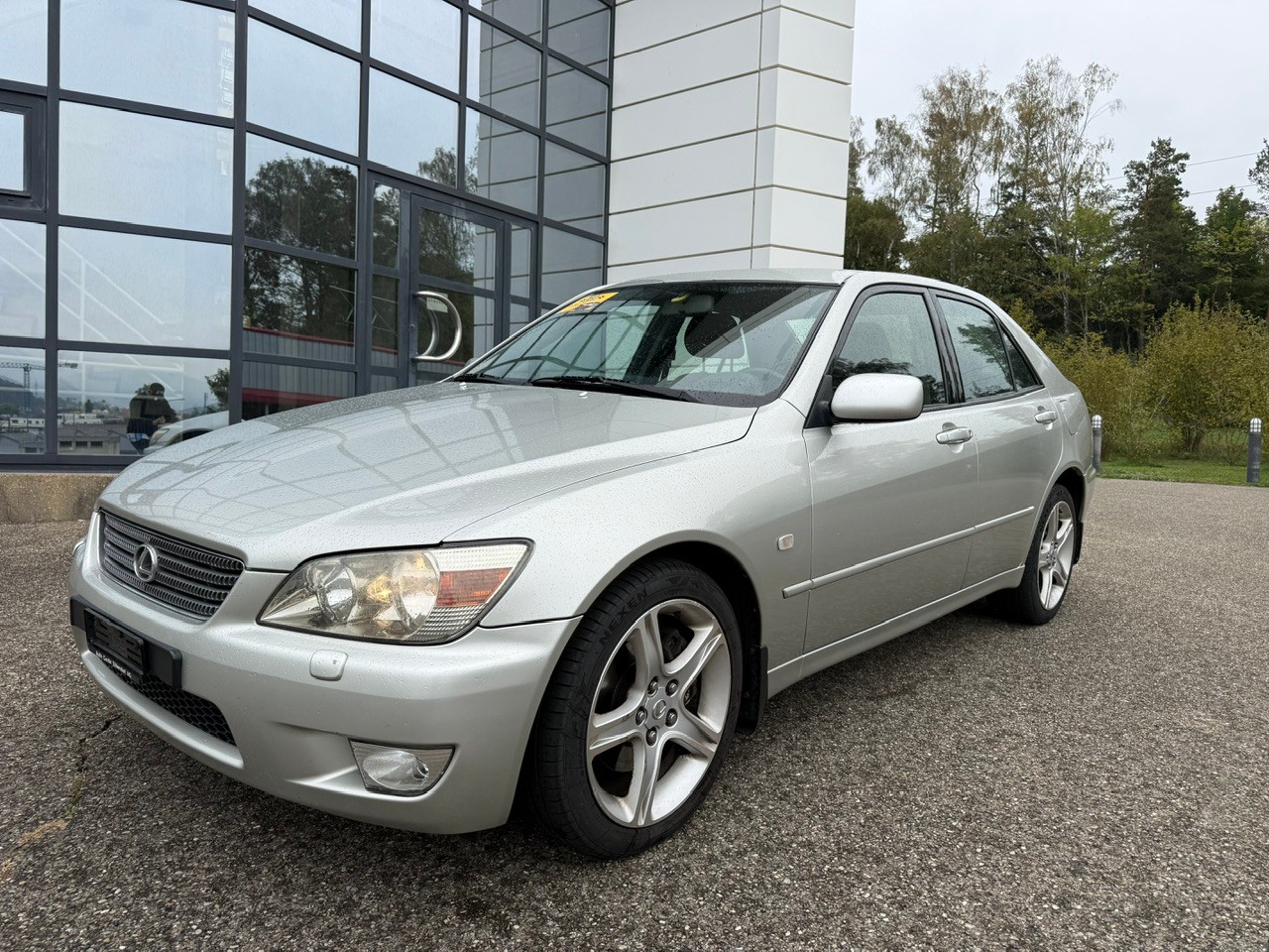 LEXUS IS 200-image-2