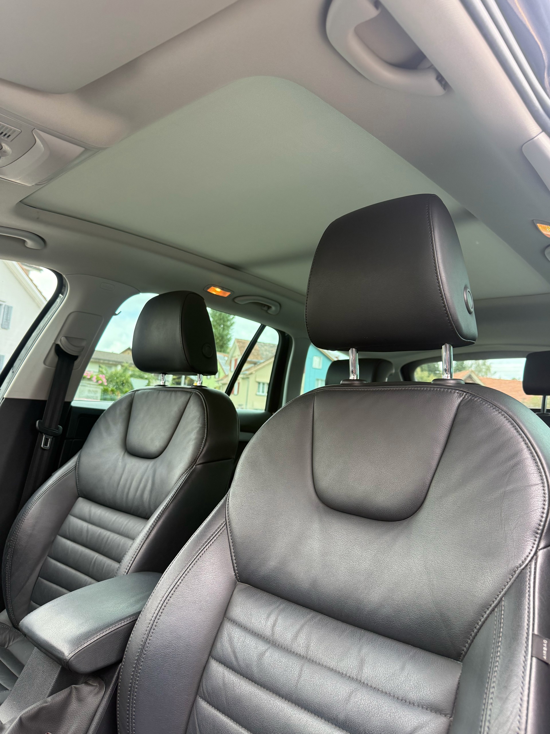 SKODA Octavia Combi 1.8 TSI Style 4x4 DSG-image-9