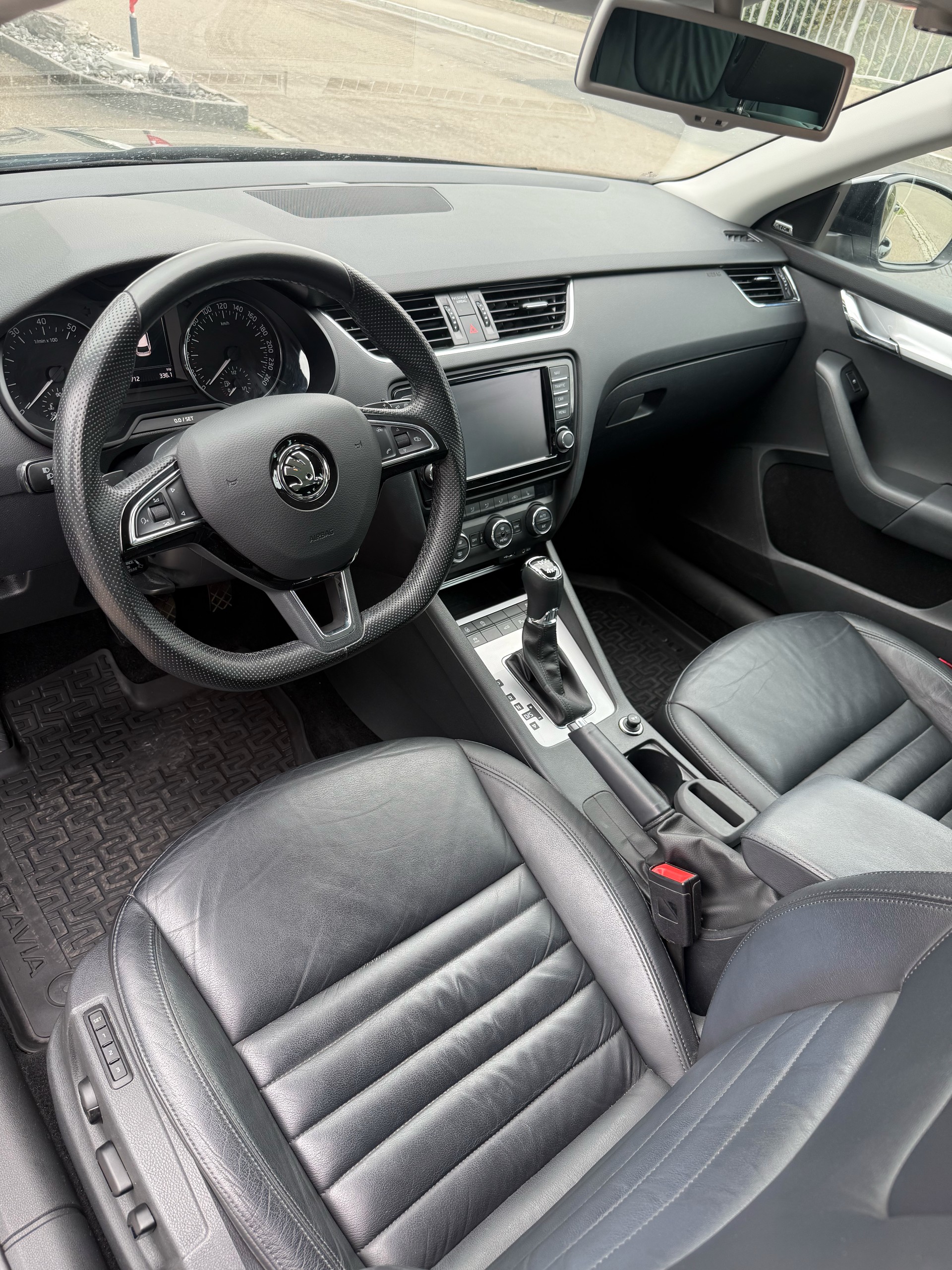SKODA Octavia Combi 1.8 TSI Style 4x4 DSG-image-6