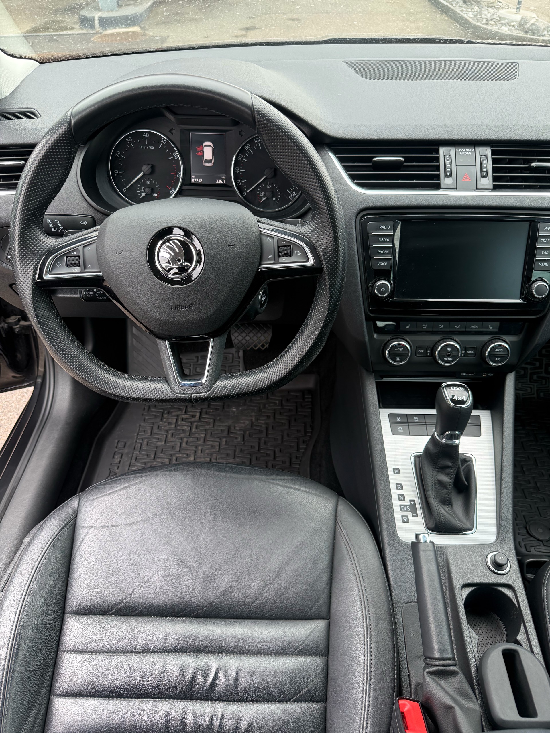 SKODA Octavia Combi 1.8 TSI Style 4x4 DSG-image-7