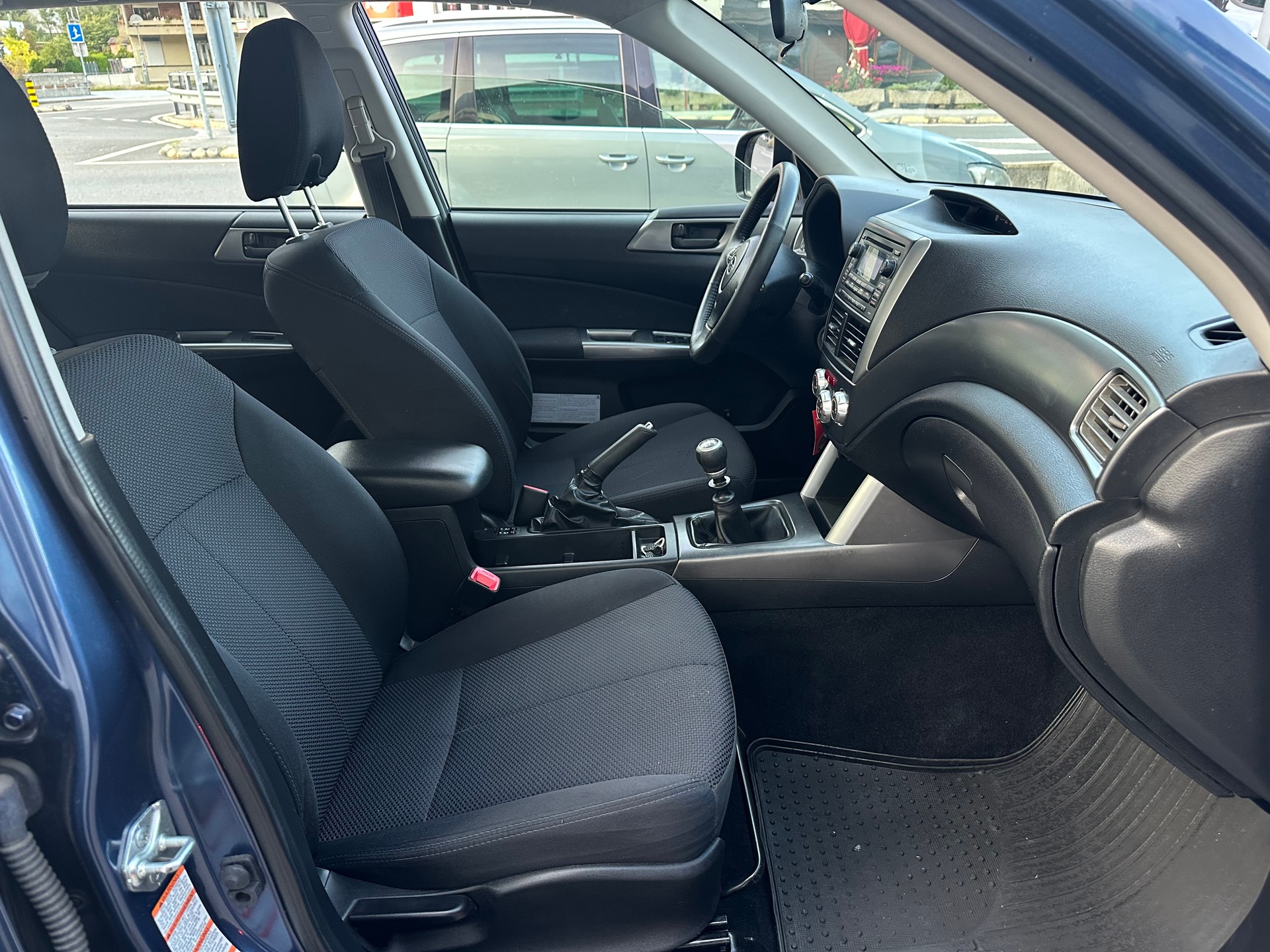 SUBARU Forester 2.0D X Swiss-image-9