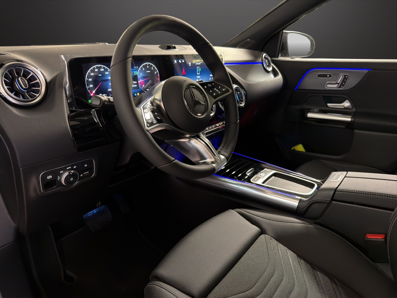 MERCEDES-BENZ GLA 200 Night Star 7G-D-image-6