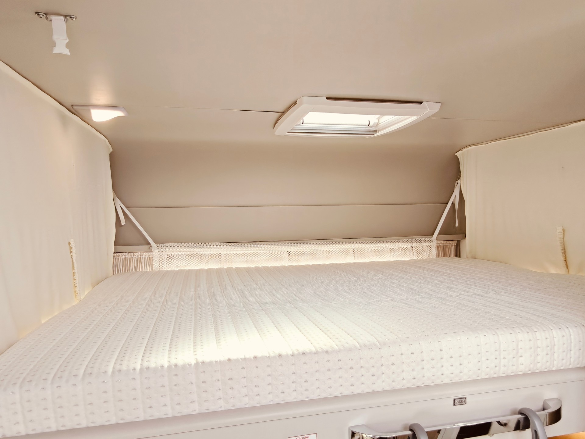 BÜRSTNER Averso Plus 510 TK -- Hubbett -- Stockbett -- Markise -- Vorzelt -- Veloträger -- Nutzlast 610kg-image-28
