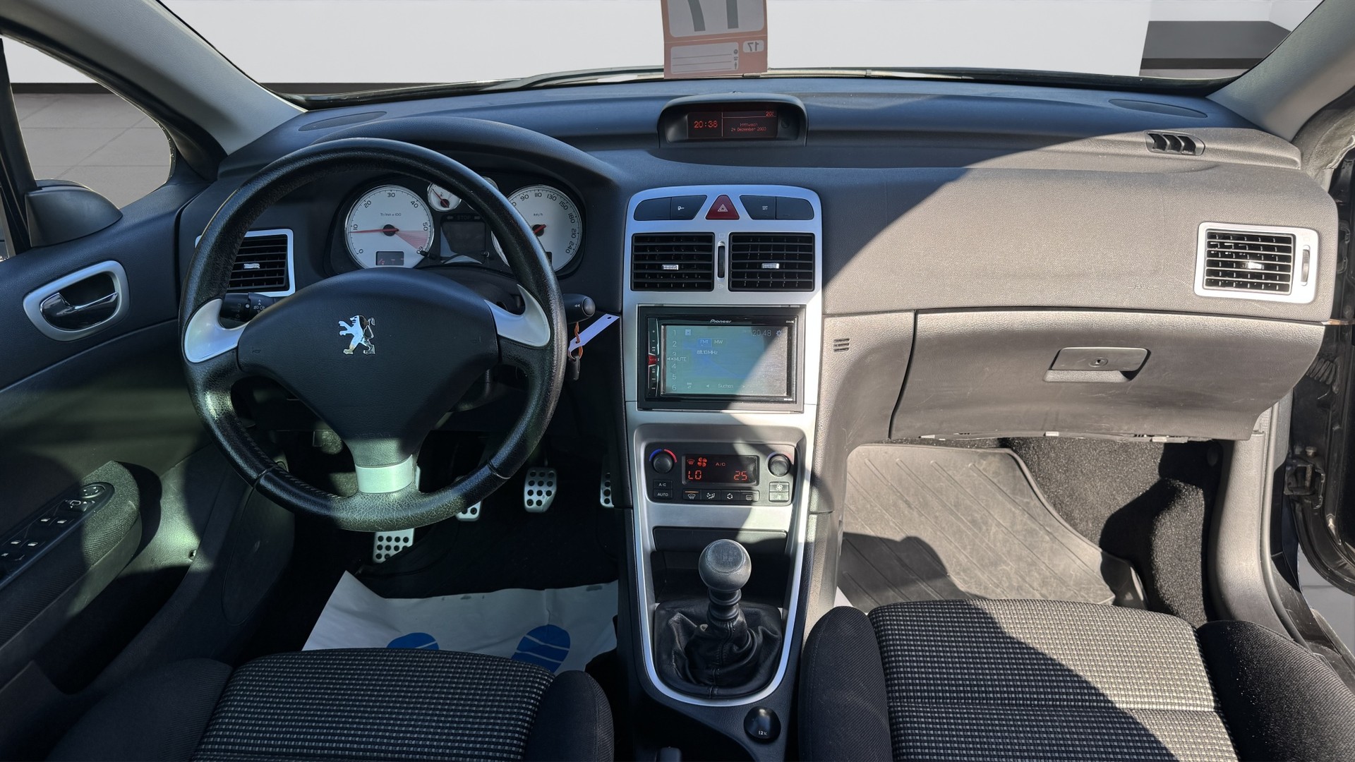 PEUGEOT 307 CC 2.0 HDI-image-22