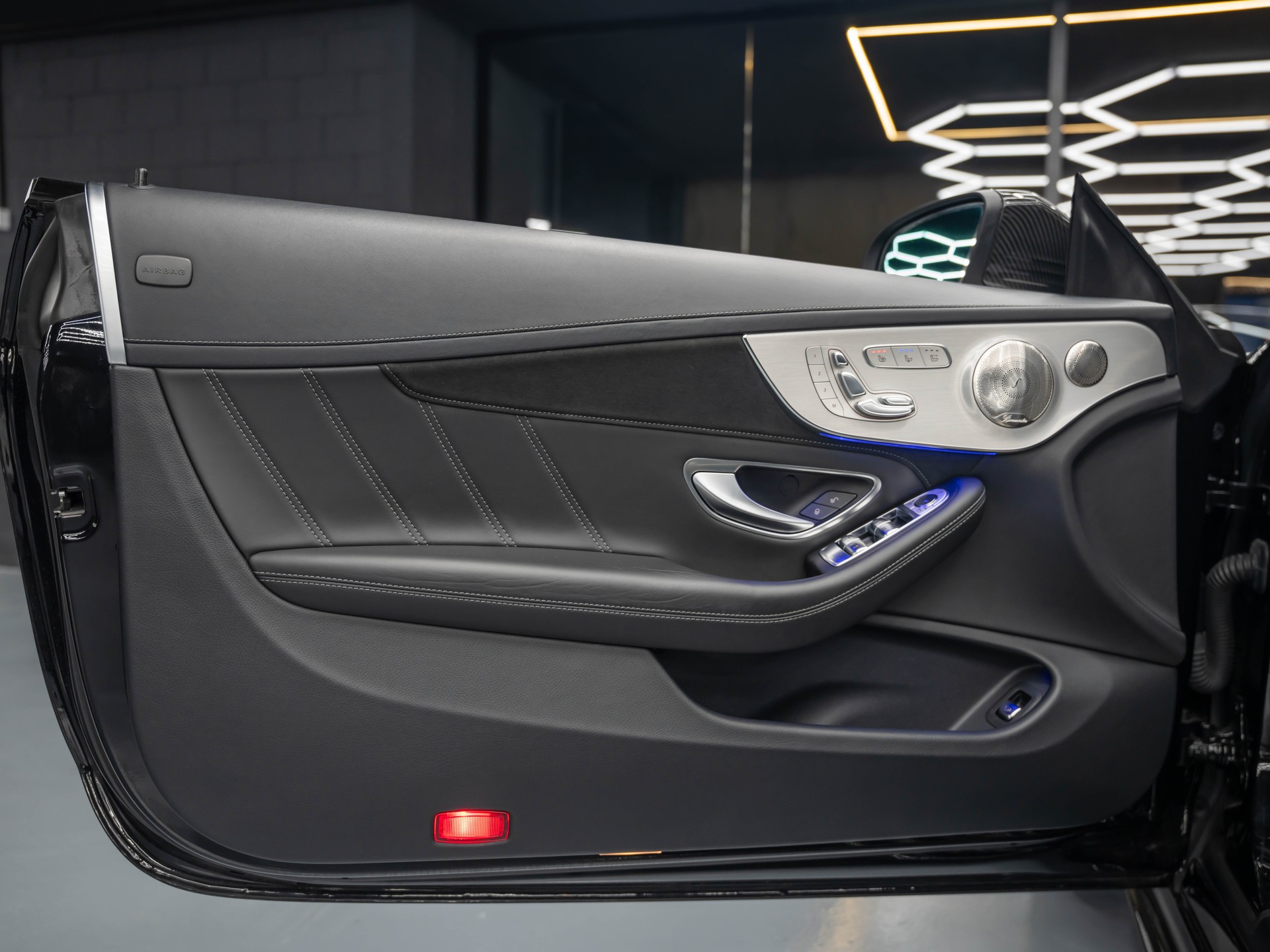 MERCEDES-BENZ C 63 S AMG Premium + 9G-tronic-image-25